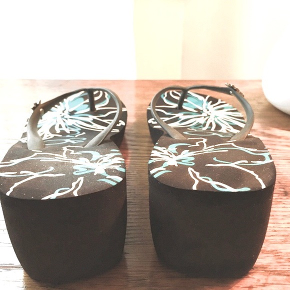 OP brown wedge flip flops - Picture 6 of 8